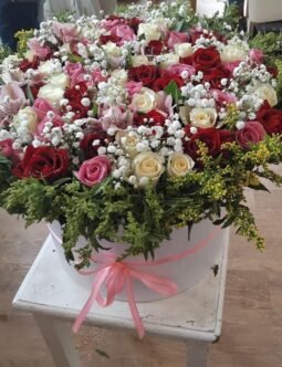 Blooming Welcome – Mixed Rose Bouquet